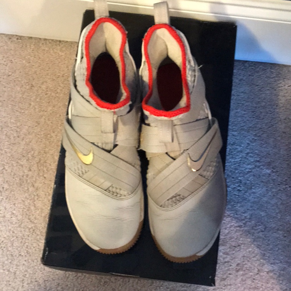 Lebron Soldier XII Basketball Sneakers. Size 8.5 - Picture 4 of 7